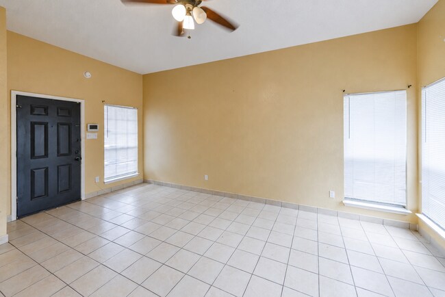 Building Photo - 2308 Woodlands Dr