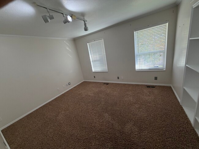 Building Photo - 8670 Snow Mountain Dr