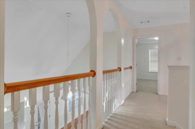 Building Photo - MOVE IN READY