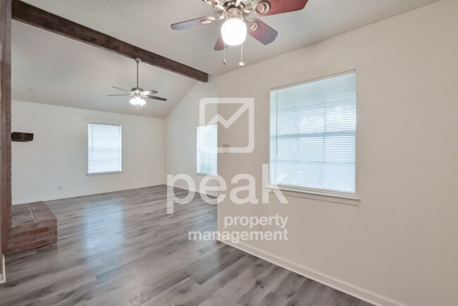 Building Photo - $1,550! 2Bed/2Bath duplex in Arlington! SAVE $650 by applying before 11/19!