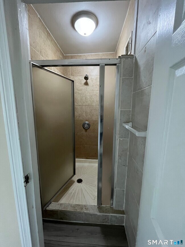 Building Photo - 55 Putnam St