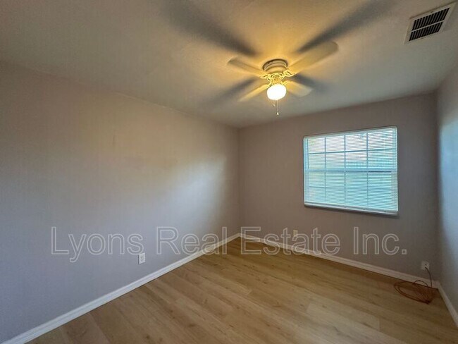 Building Photo - 4717 Douglas Ln