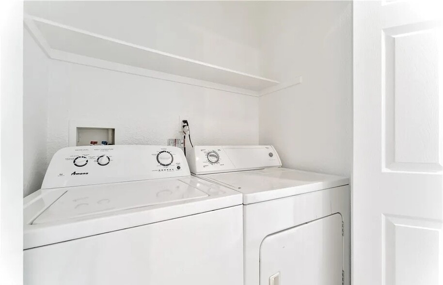 Building Photo - 5076 S Rainbow Blvd