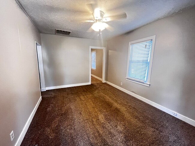 Building Photo - A Nice 2 Bedroom Home Near Church Hills Downs