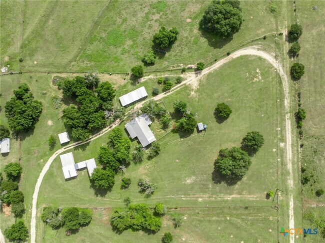 Building Photo - 199 Apache Springs Rd