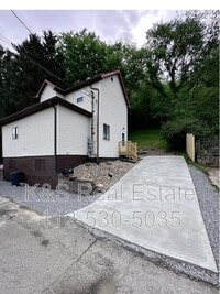 Building Photo - 224 N 5th St