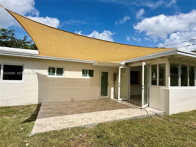 Building Photo - 8235 SW 62nd Pl