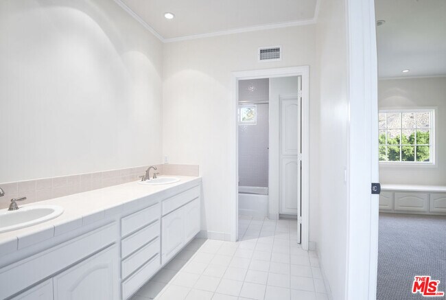 Building Photo - 27437 Winding Way
