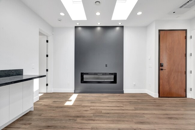 Building Photo - Elegant 2BR / 2BA in Prime North Hollywood