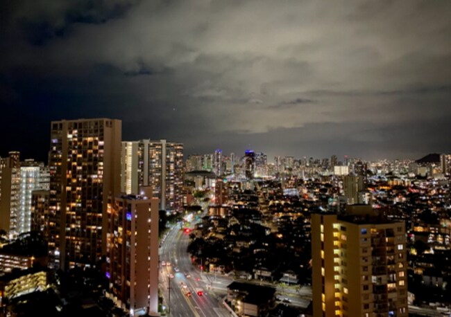 Building Photo - 2499 Kapiolani Blvd