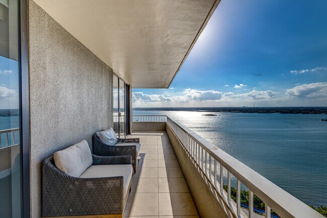 Building Photo - 5510 N Ocean Dr