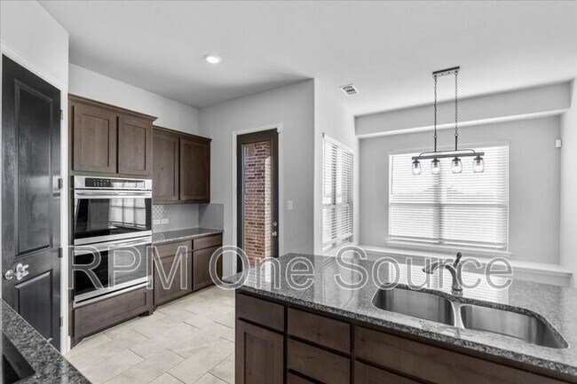 Building Photo - 6320 Starr Dr.