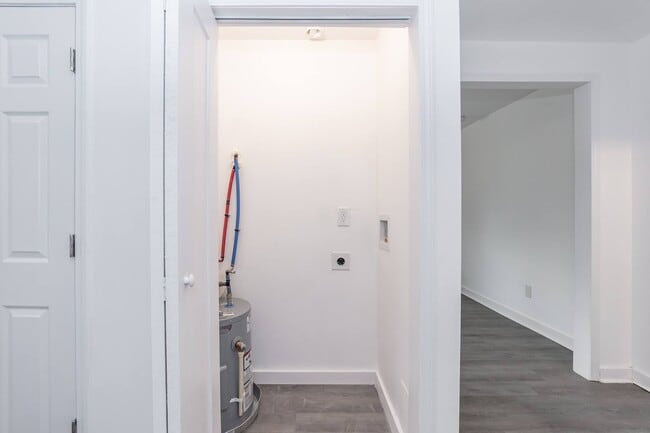 Building Photo - Completely Remodeled One Bedroom Home!