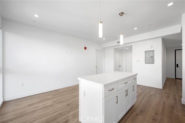 Building Photo - 10657 Moorpark St