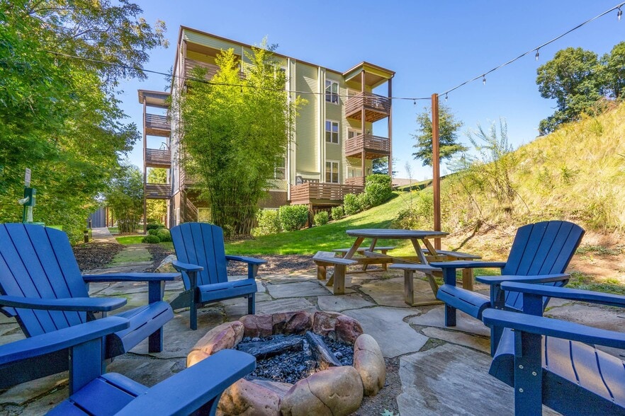 Primary Photo - Skyloft Apartments