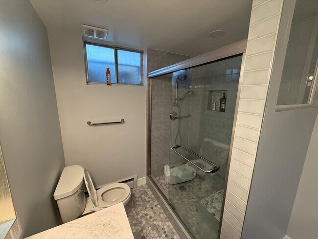 Building Photo - Spacious 5BR House in Denver