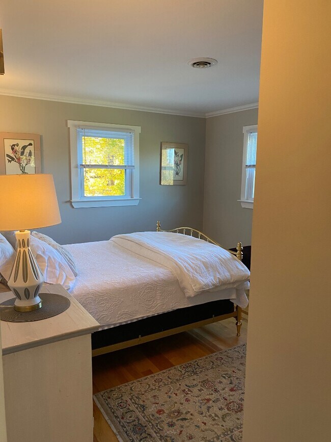 Building Photo - 67 Suncrest Terrace