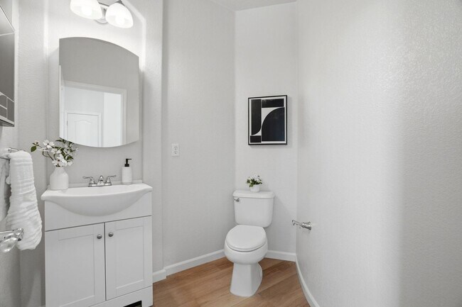 Building Photo - BRIGHT, OPEN RESIDENCE IN RIVERMARK HOME WITH EXCELLENT LAYOUT