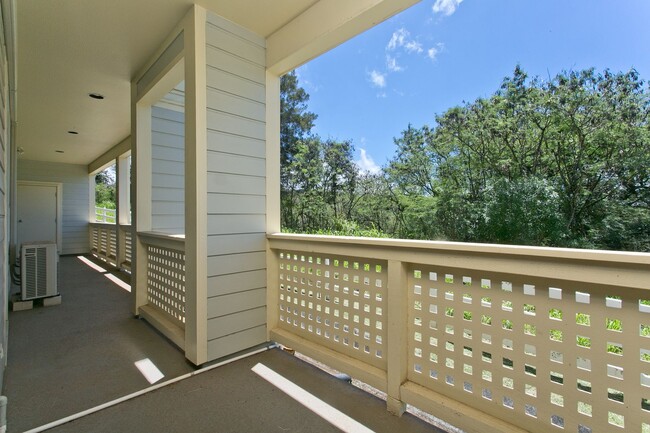 Building Photo - 3 BED, 2 BATH 2 PARKING IN GATED MOANALUA ...