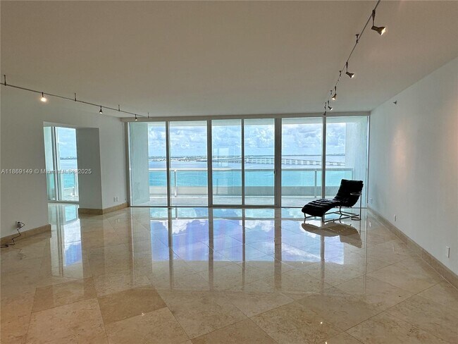 Primary Photo - 1643 Brickell Ave