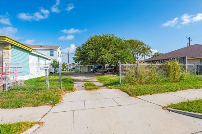 Building Photo - 5510 Ave S