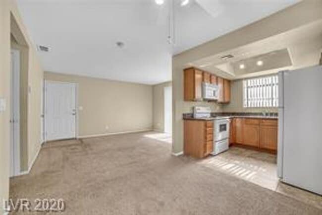 Building Photo - COZY 1 BED + 1 BATH FIRST FLOOR CONDO UNIT