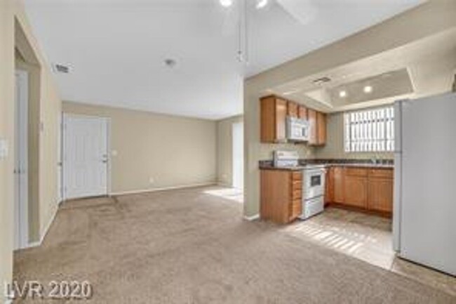 Building Photo - NORTHWEST - MARQUESA CONDO - 1 BED + 1 BAT...