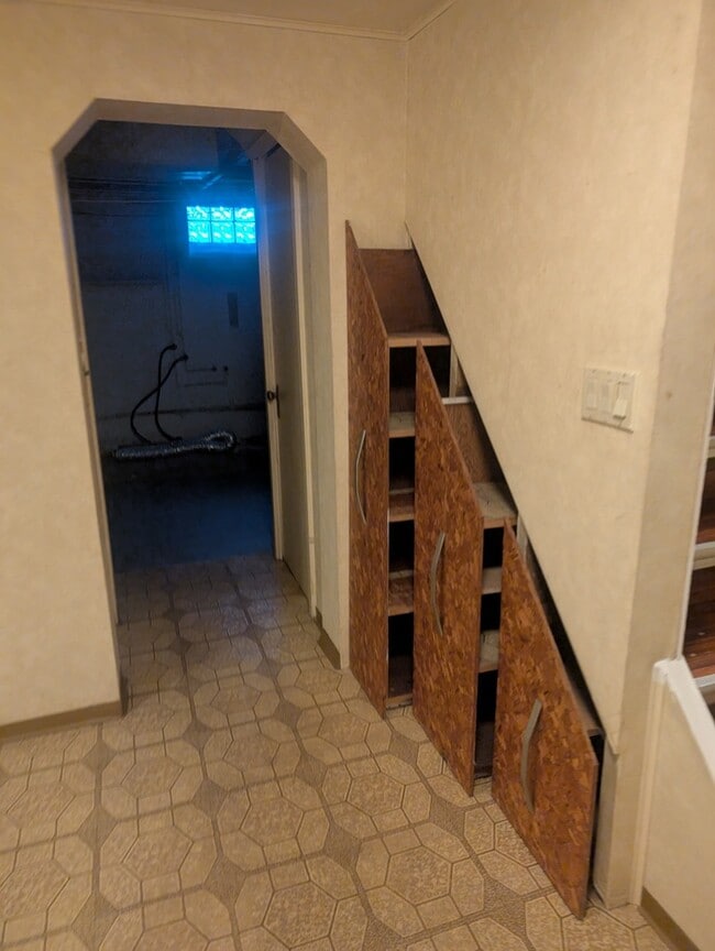 Building Photo - Single family home with access to Lake Eerie!