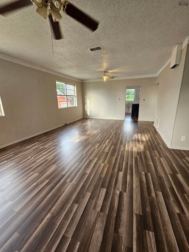 Building Photo - 1613 Beverly Dr