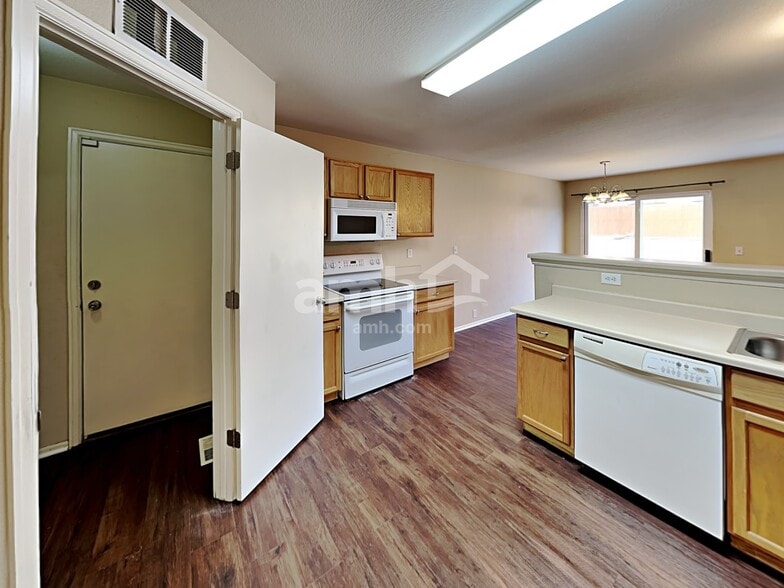 Building Photo - 1131 White Stone Way