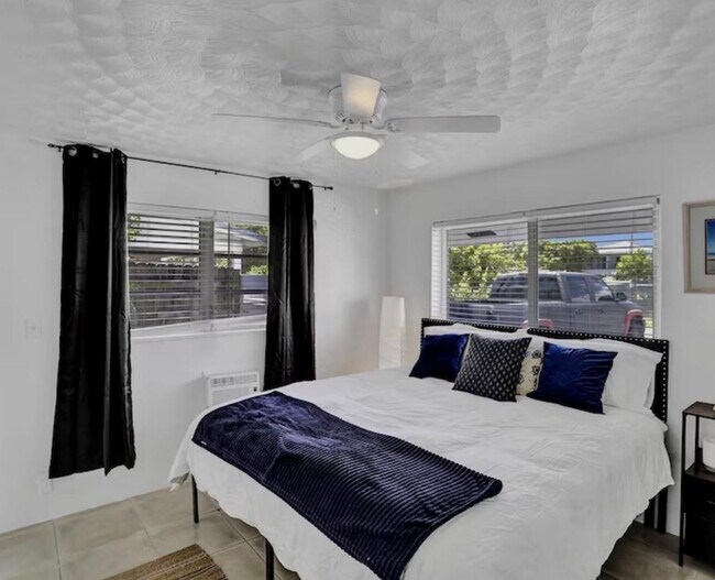 Building Photo - 820 NE 16th Ave