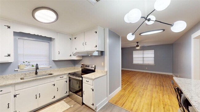 Building Photo - 302 Moncrief St