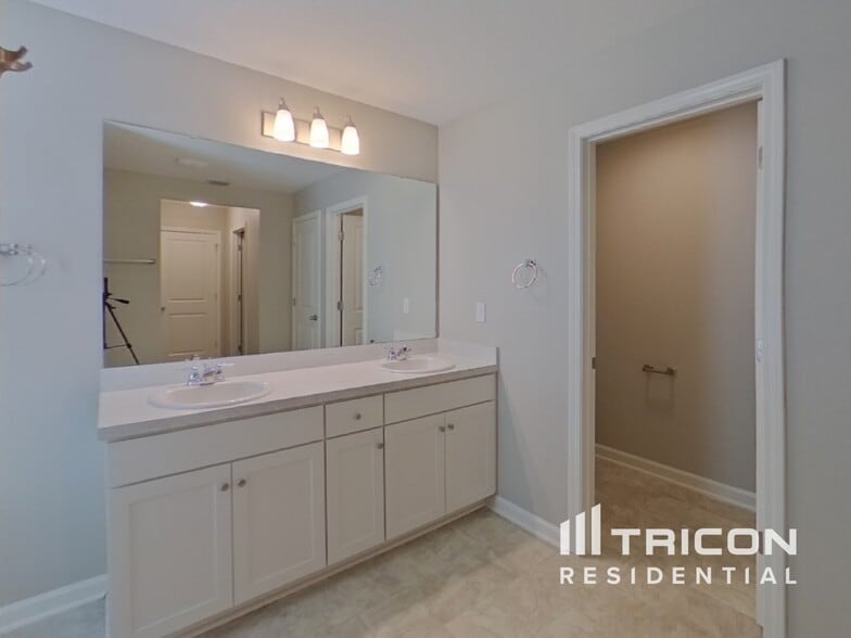 Building Photo - 1905 Constitutional Republic Pl