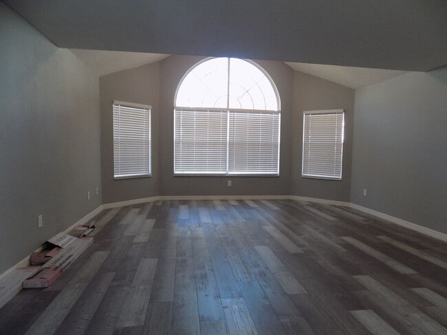 Building Photo - 2735 N Poinciana Blvd