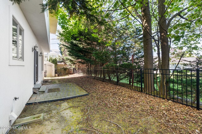 Building Photo - 230 Norwood Ave N