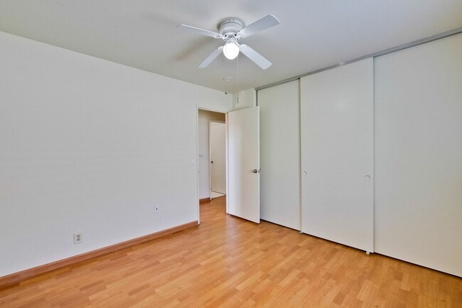 Building Photo - Hardwood Floors- A/C- Full Bedroom and Bath on First Floor: Fresh Paint