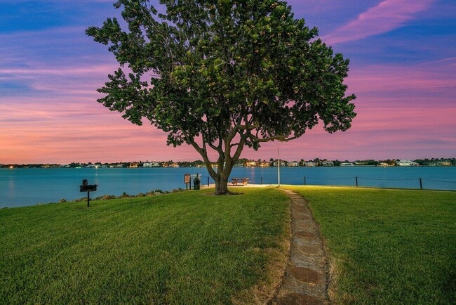 Building Photo - 103 Yacht Club Way