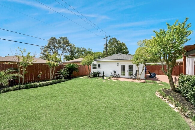 Building Photo - 5523 Cheena Dr