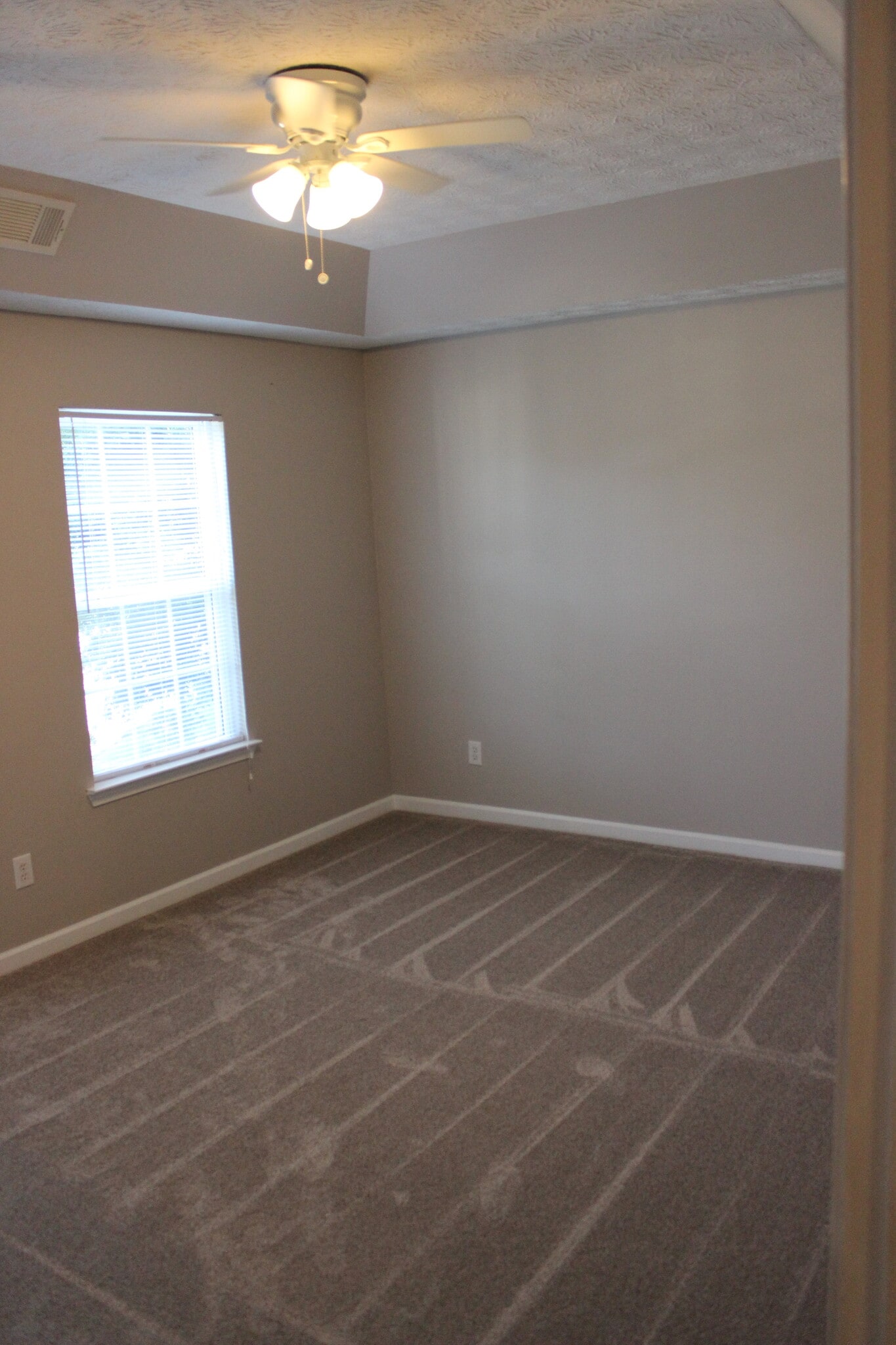 2nd large bedroom on front side of the home - 48 Timber Ridge Dr