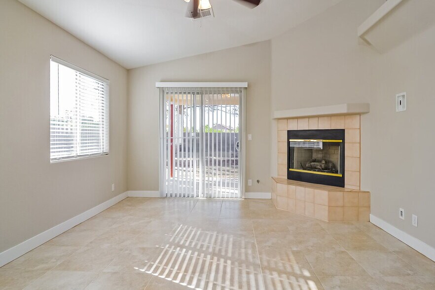 Building Photo - 1758 St Thomas Dr