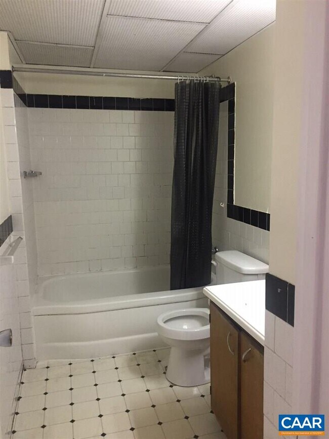 Building Photo - 1705 Cedar Hill Rd