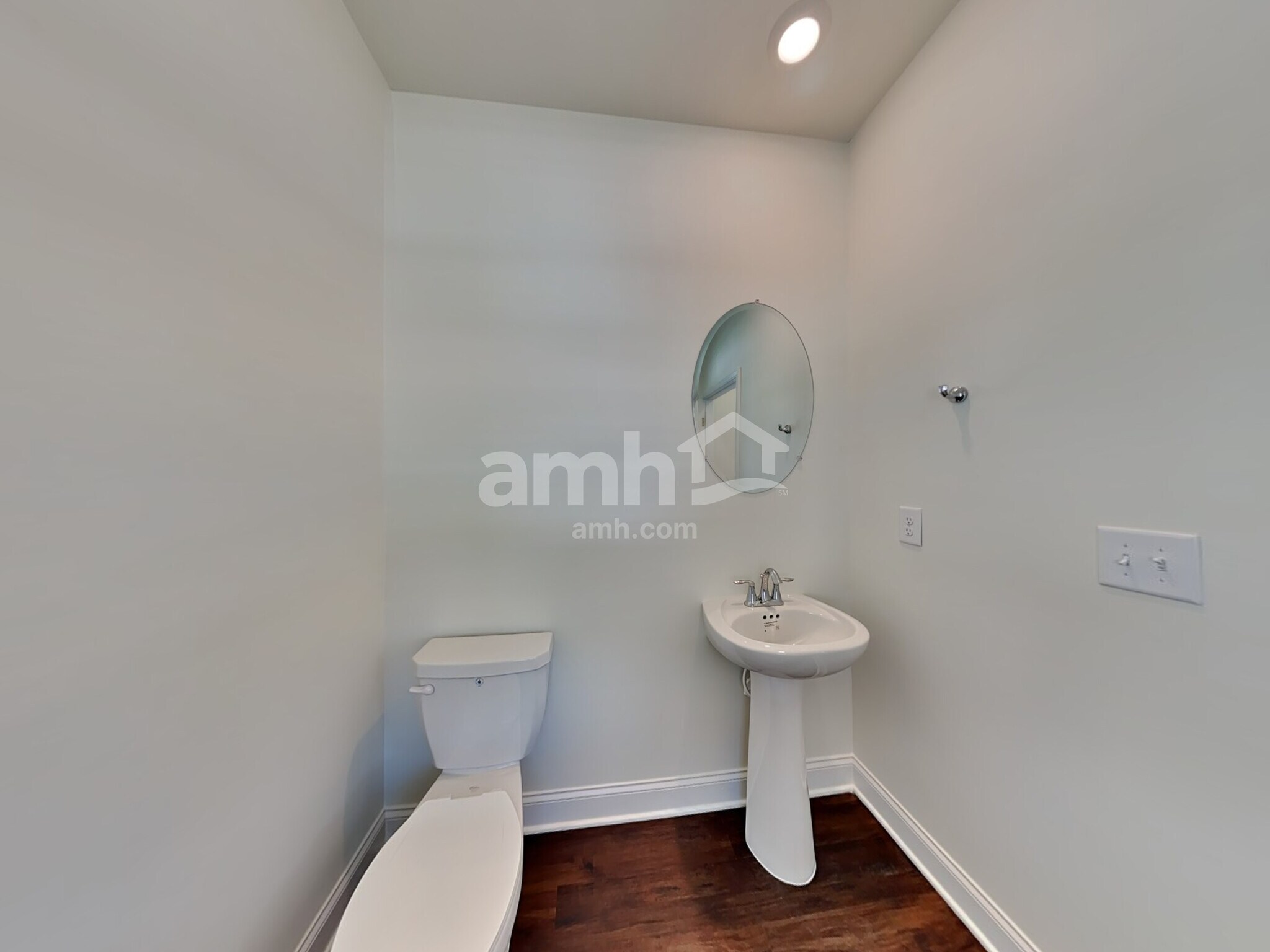 Building Photo - 678 Carnaby Ln