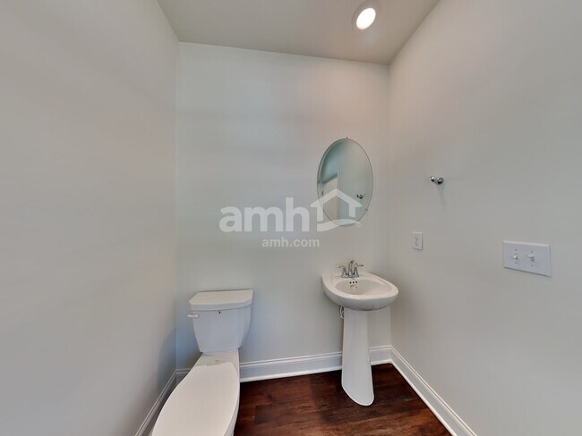 Building Photo - 678 Carnaby Ln