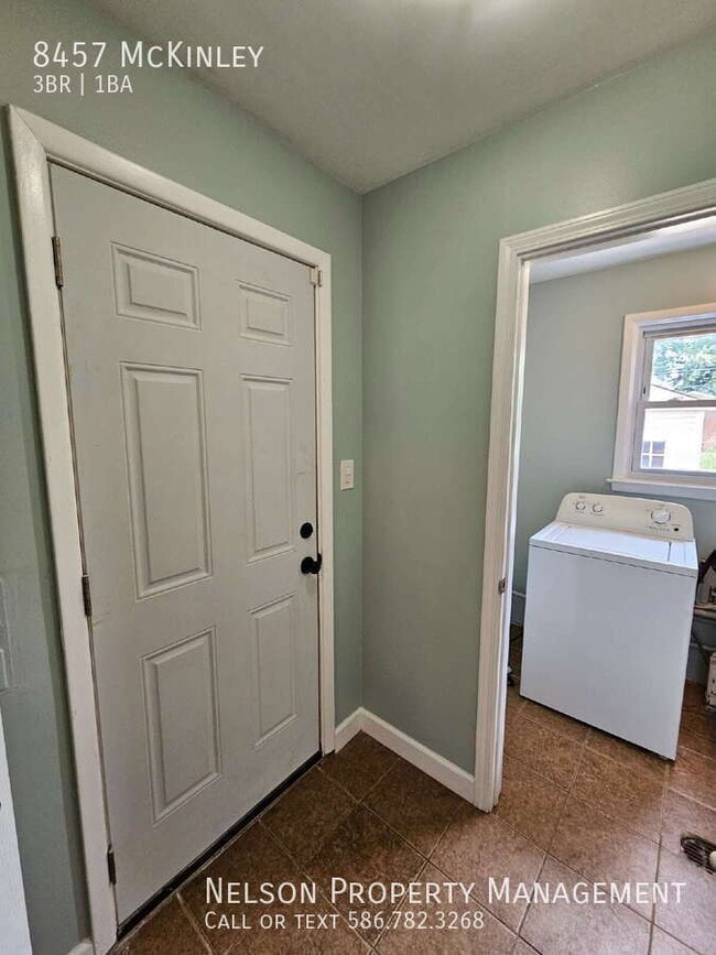 Building Photo - 8457 McKinley-