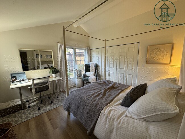 Building Photo - 3 Bed / 2 Bath Charming Carmel Point Home