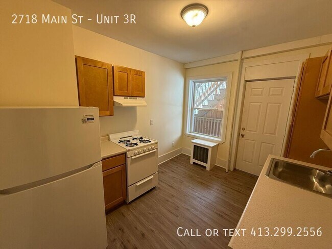 Building Photo - 2718 Main St