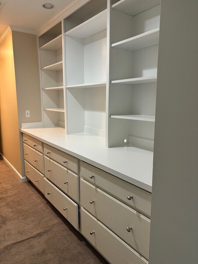 Building Photo - 6805 Millwood Rd