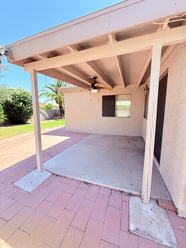 Building Photo - 8010 N Siskiyou Dr