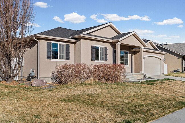 Building Photo - 1572 S Bridle Path Loop