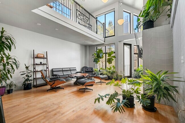 Primary Photo - 725 Tehama St